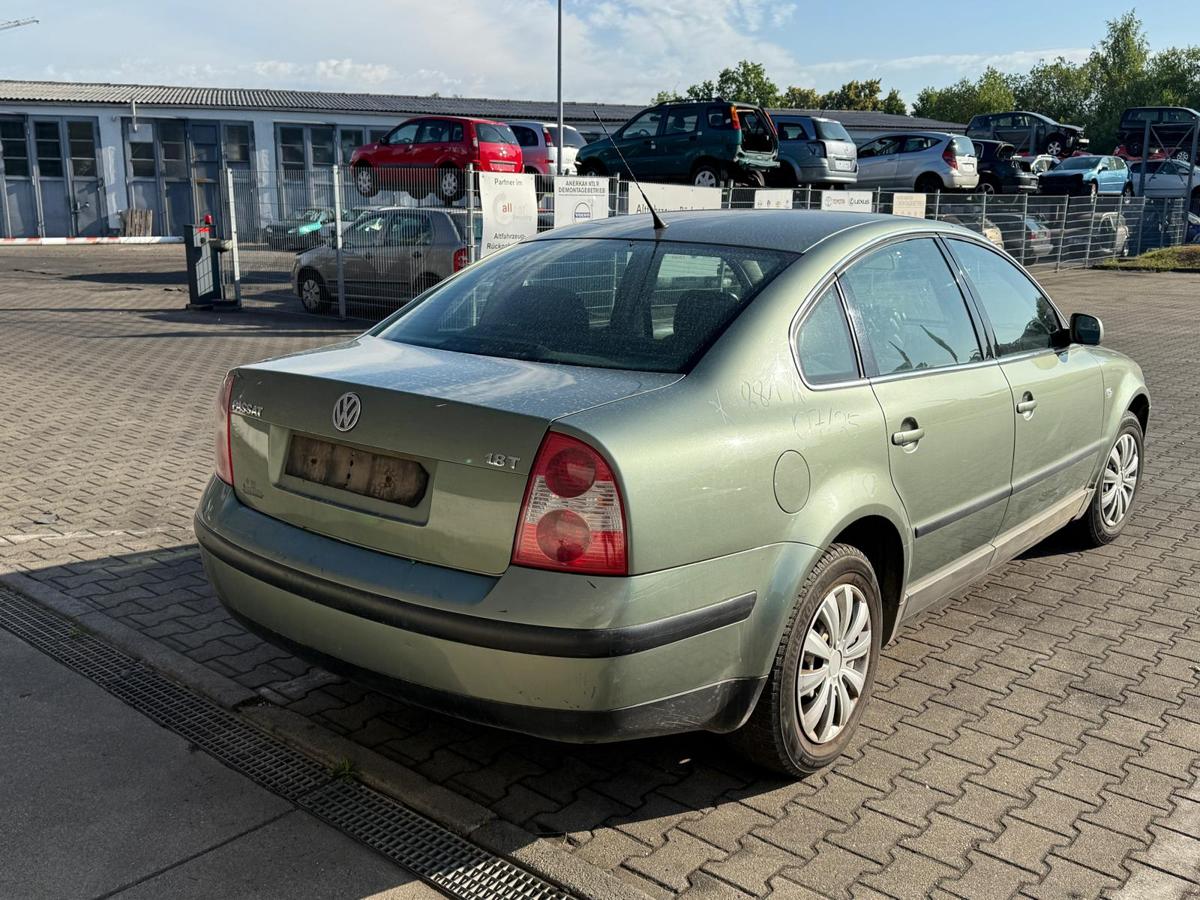 VW Passat 3BG original Tür vorn rechts LA6W Frescogrünmetallic Rohbau BJ01